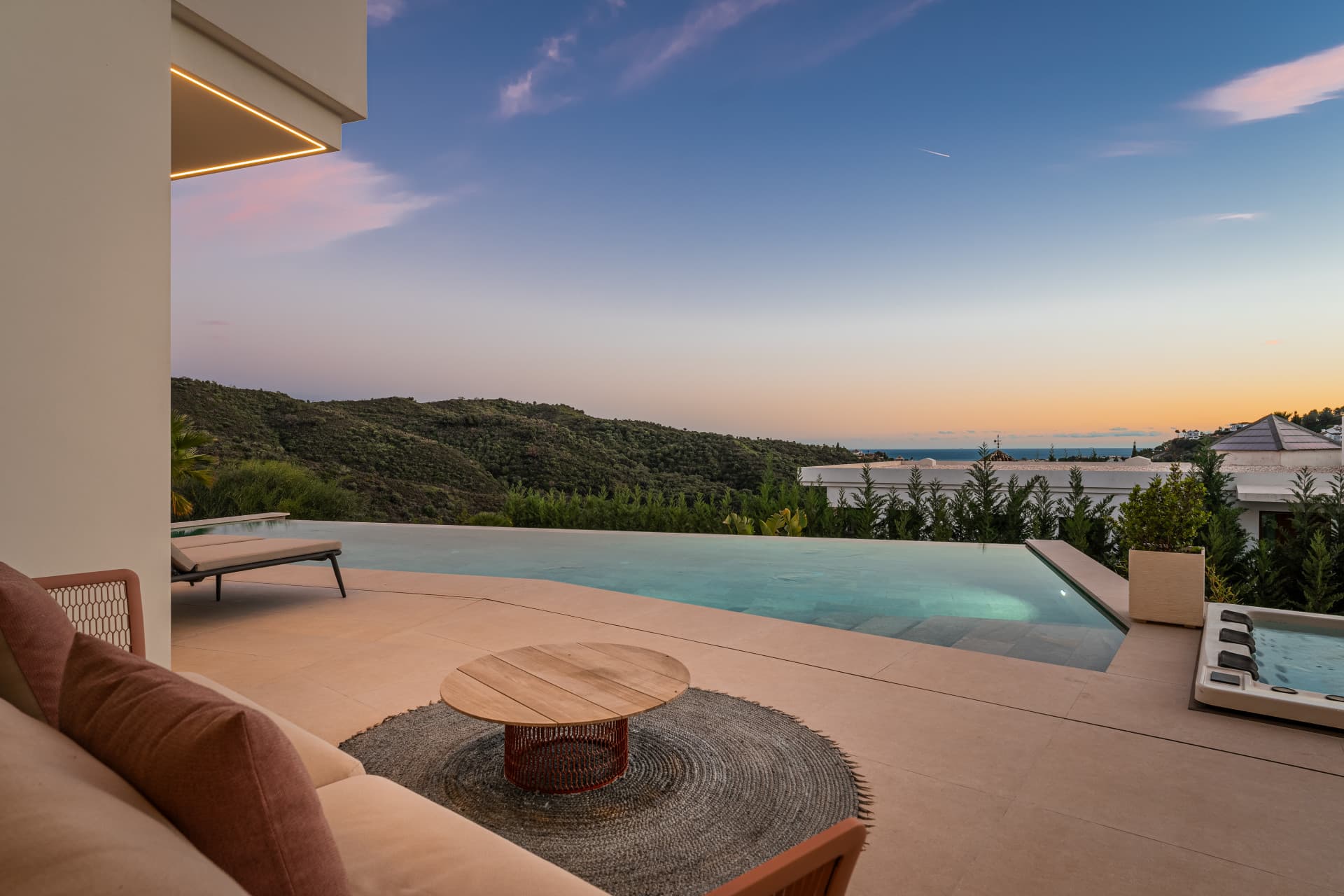 Luxus Moderne Villa mit Panoramablick in Lomas de La Quinta, Benahavis — photo 1