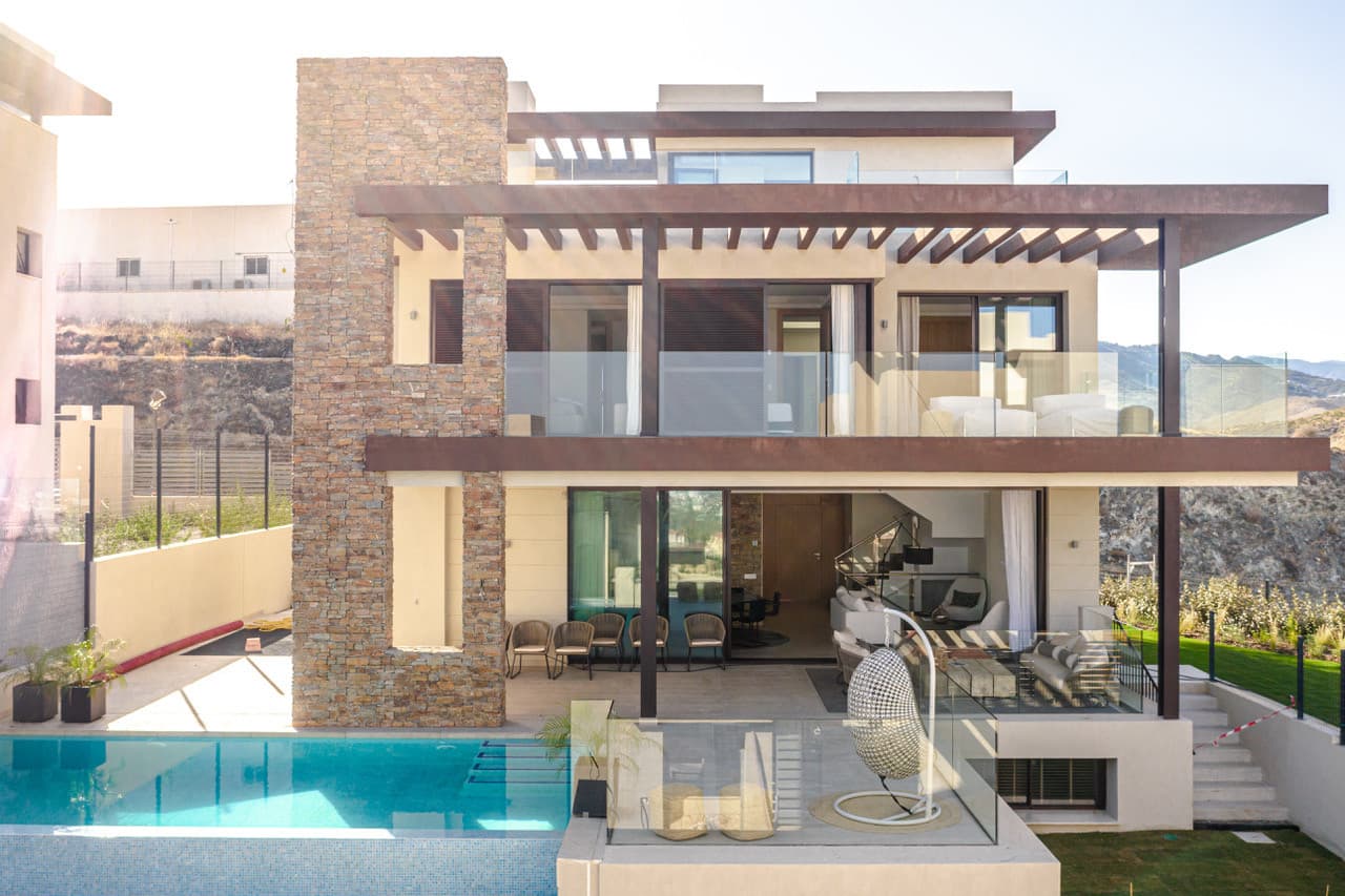 Luxe villa met panoramisch uitzicht in La Alqueria, Benahavis — photo 1