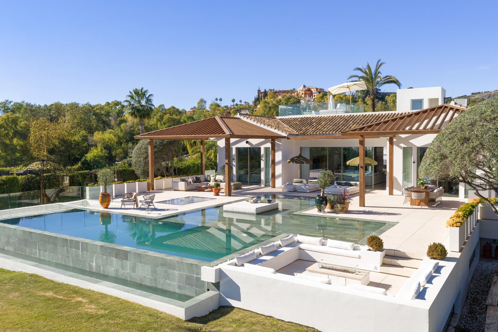 Impresionante Villa de Primera Línea de Golf en Nueva Andalucía — photo 1