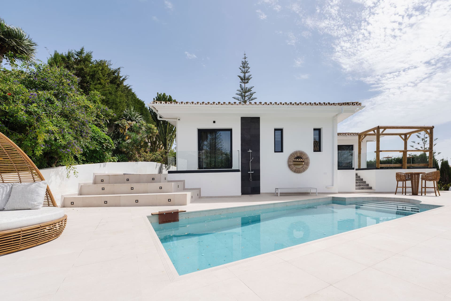 Villa contemporánea de 4 dormitorios en Primera Elviria, Marbella Este — photo 1