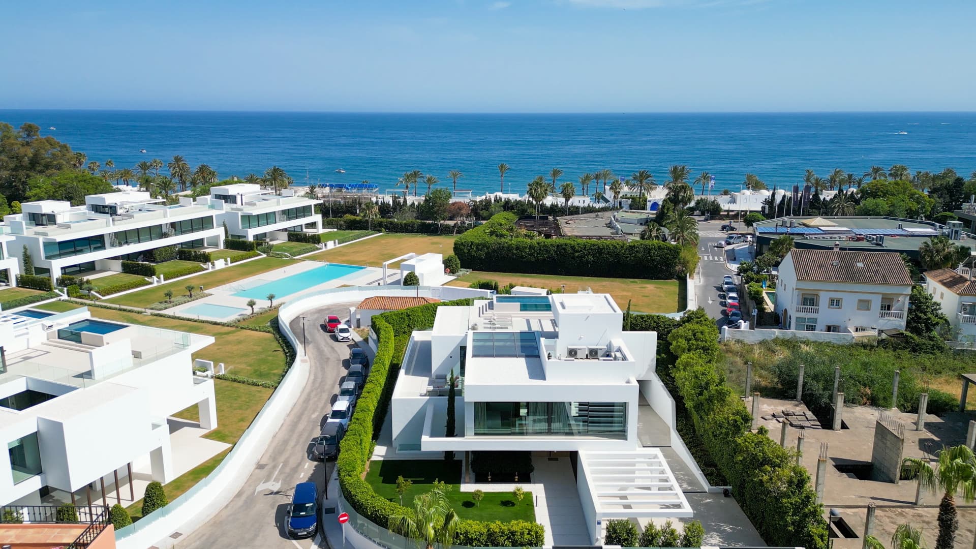 Luxusvilla in Marbellas Goldene Meile mit atemberaubendem Meerblick — photo 1