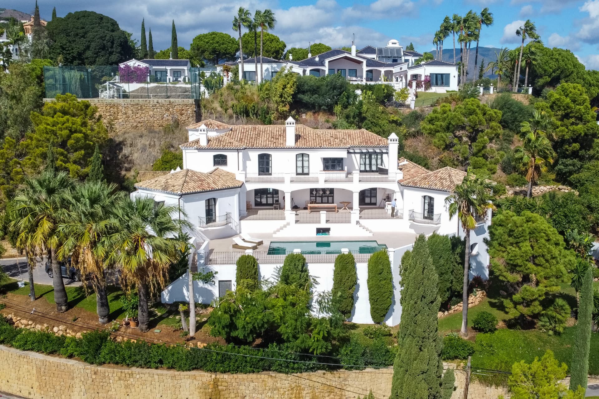 Villa en El Madroñal, Benahavis con impresionantes vistas panorámicas al mar — photo 1