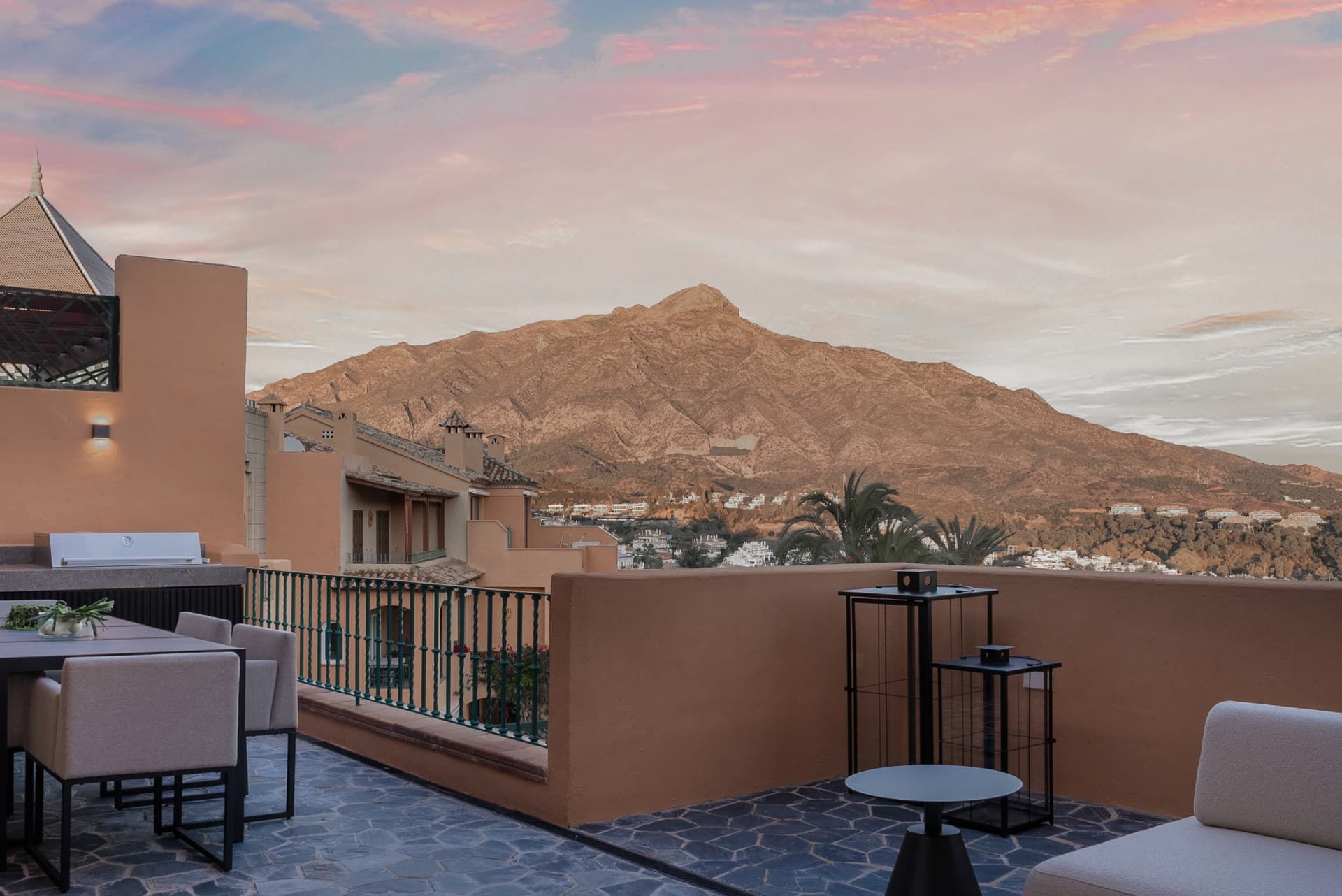 Renoviertes Penthouse mit Panoramablick in Les Belvederes, Nueva Andalucia — photo 1