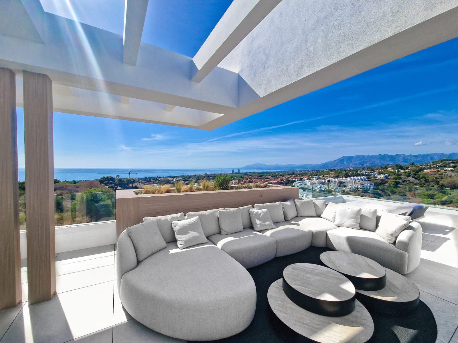 Exquisites Penthouse in Cabopino mit Magnificent Meerblick — photo 1