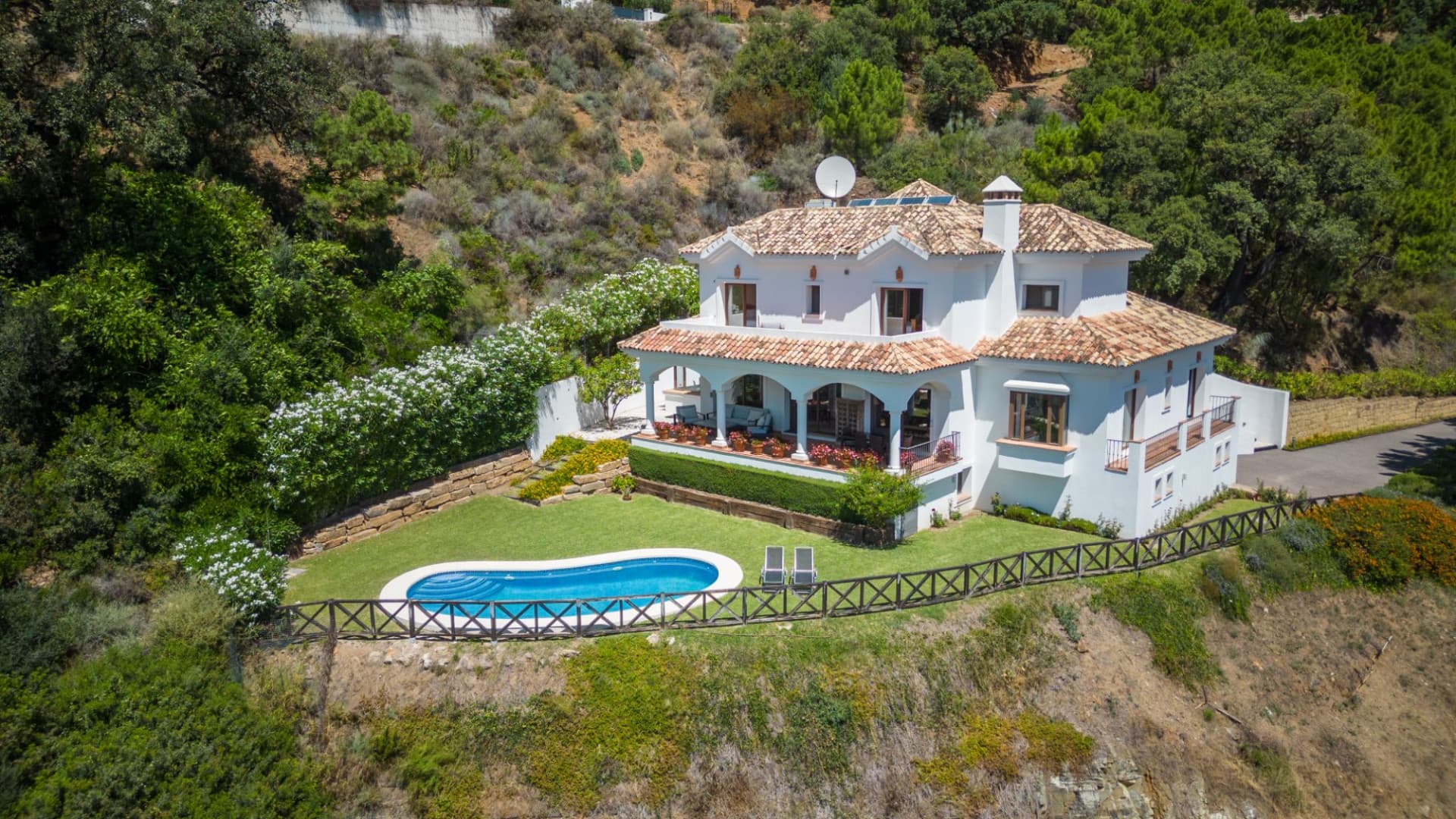 Prachtige villa met panoramisch uitzicht op zee in Monte Mayor, Benahavis — photo 1