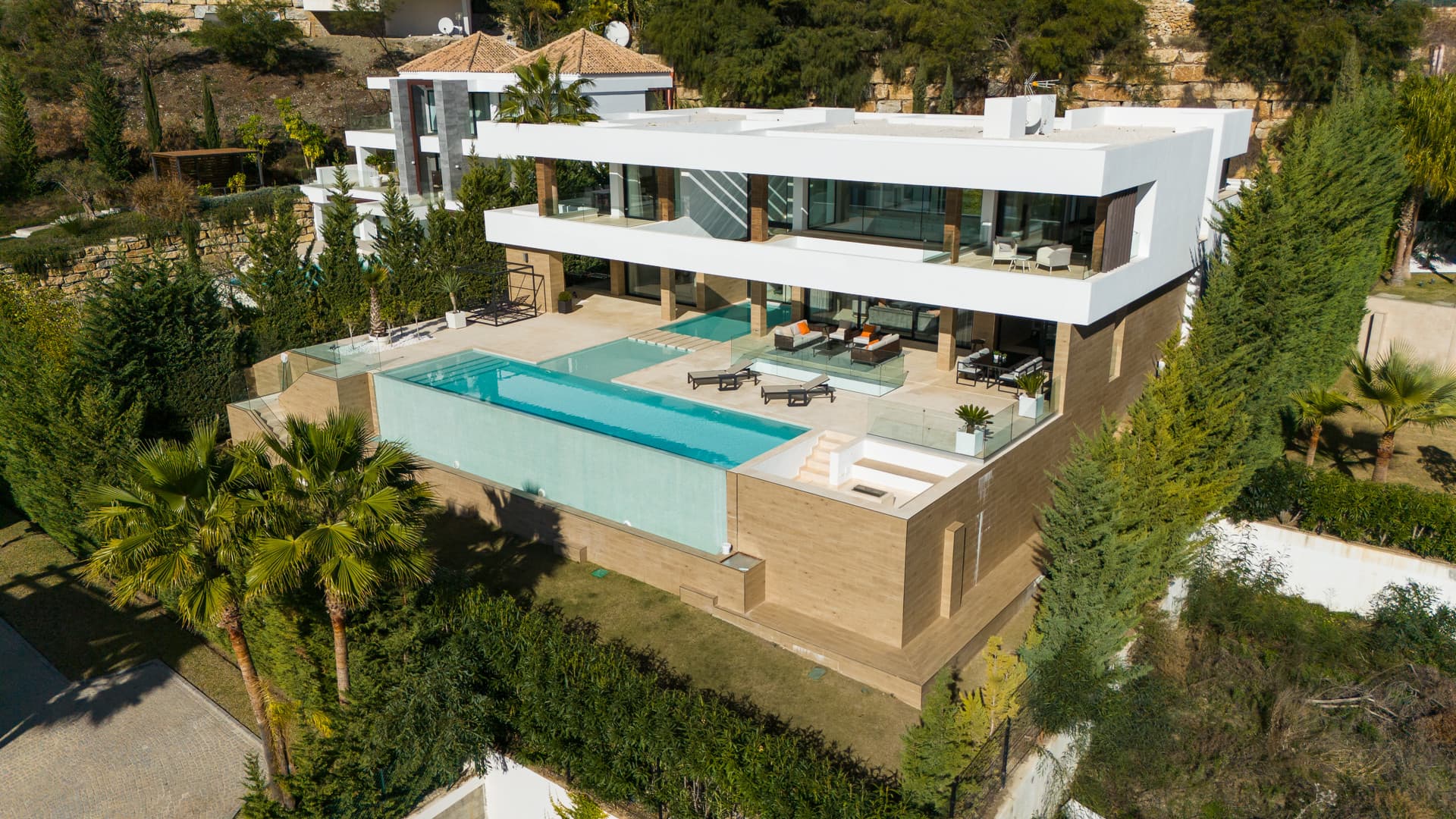 Luxus Moderne Villa mit Panoramablick in La Alqueria, Benahavis — photo 1