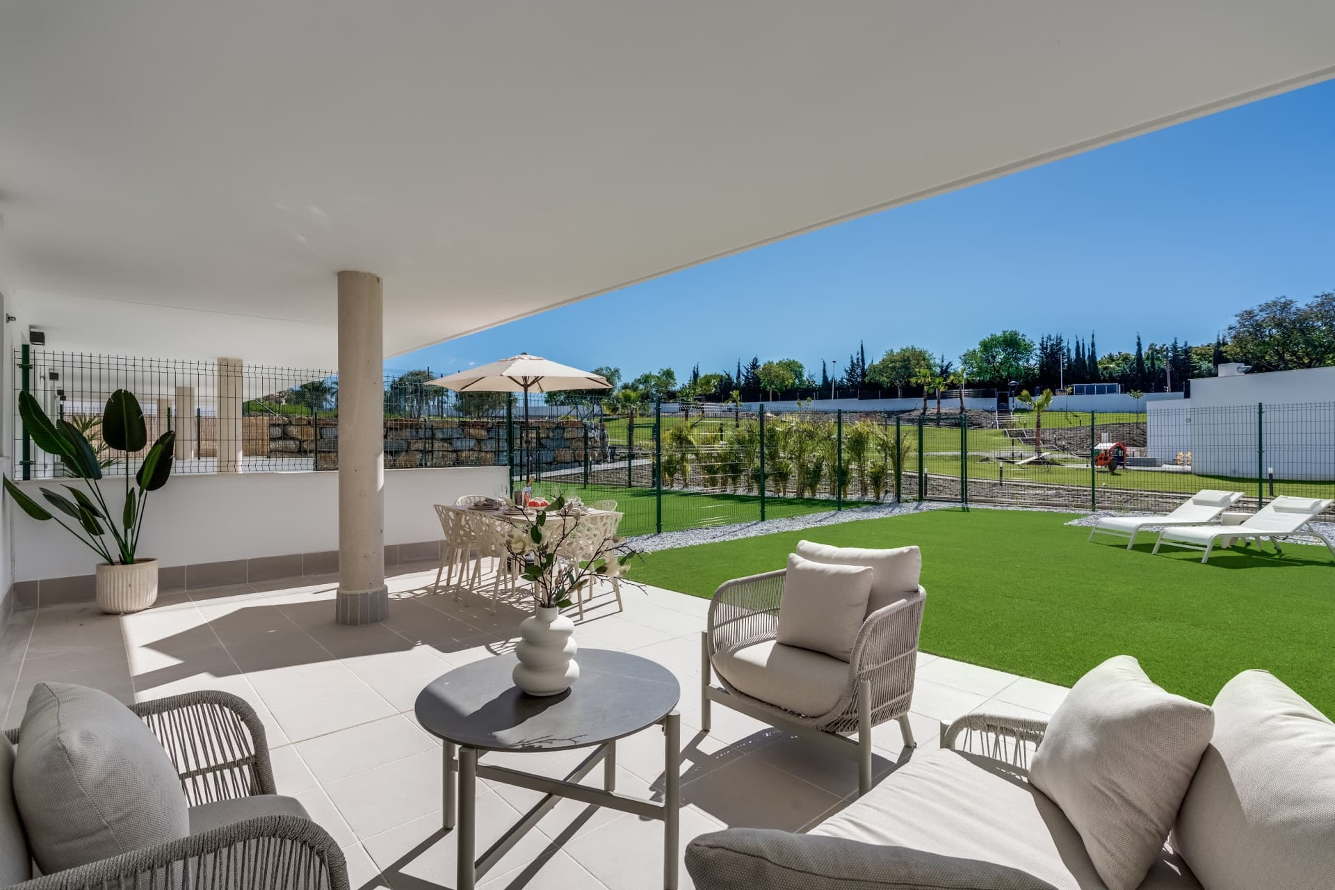 Brand New Ground Floor Appartement met Grote Tuin in Estepona — photo 1