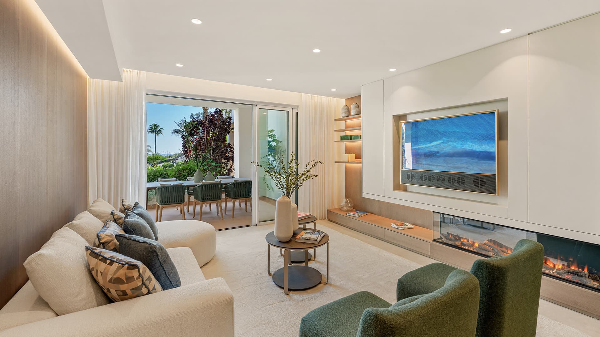 Exquisite Front-Line Strand Erdgeschosswohnung in Bahía del Velerín, Estepona East — photo 1