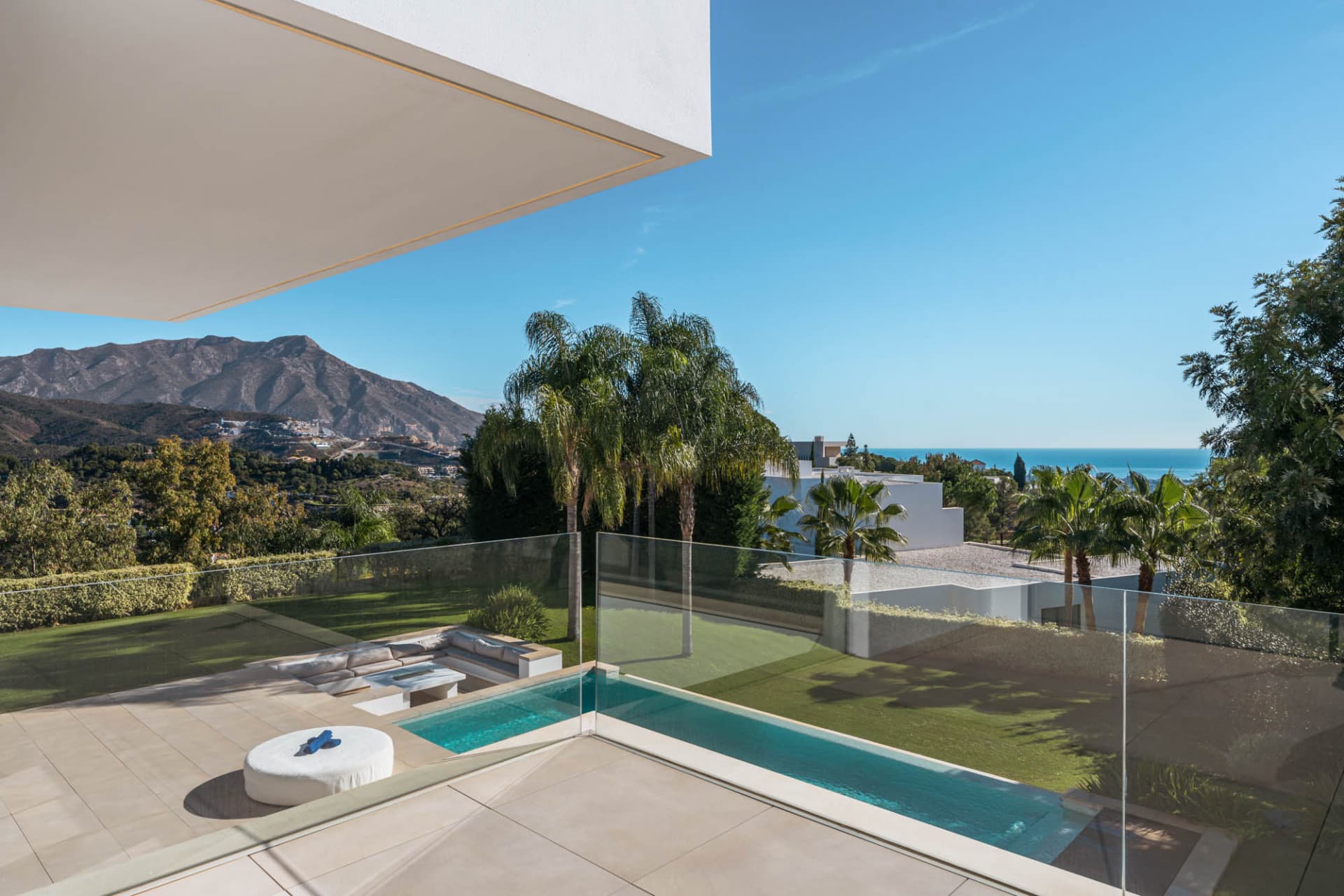Exquisite Villa mit fünf Schlafzimmern in El Madroñal mit Panoramablick auf das Mittelmeer — photo 1