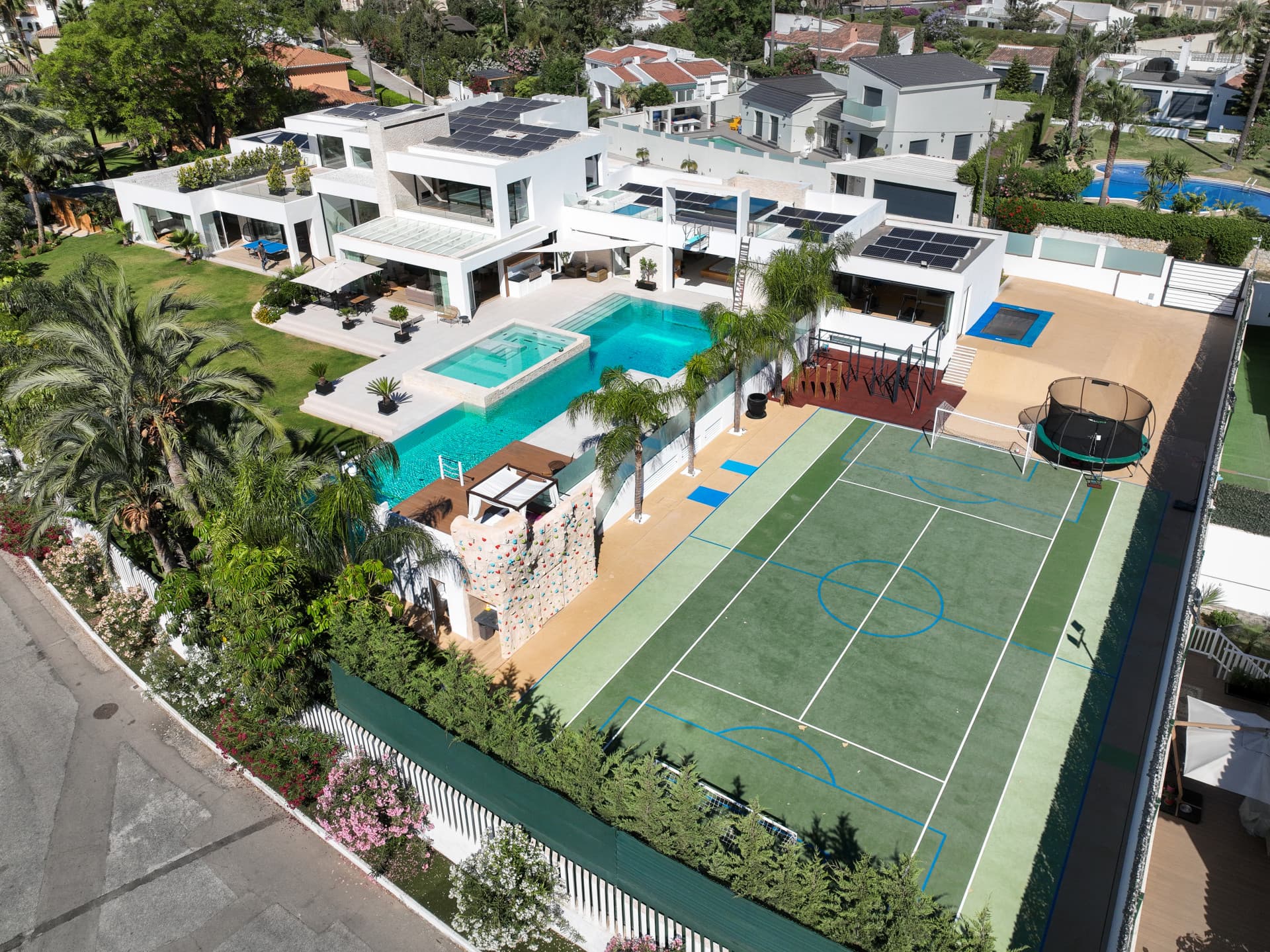 Impressive 7-Bedroom Luxury Villa with Private Tennis Court in El Paraiso, Estepona — photo 1