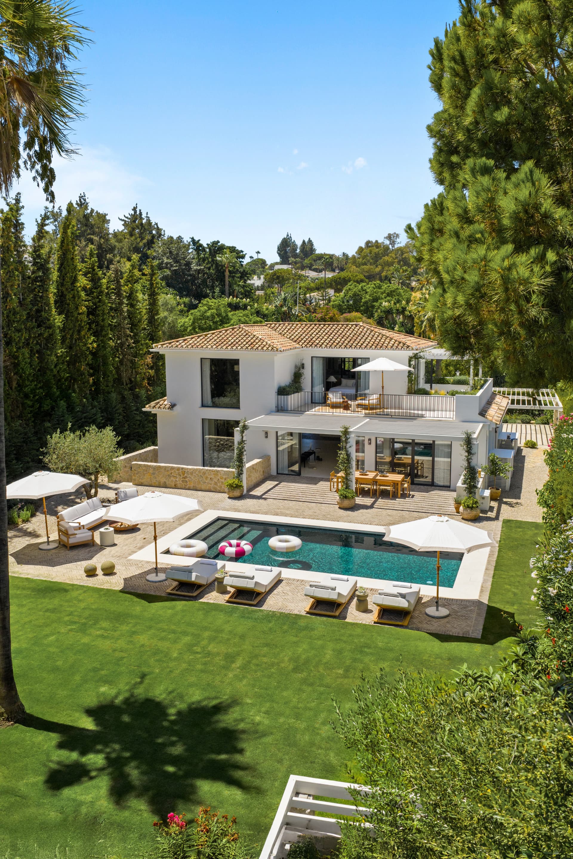 Impecable Villa de inspiración italiana con vistas a la montaña en Las Brisas, Nueva Andalucia — photo 1