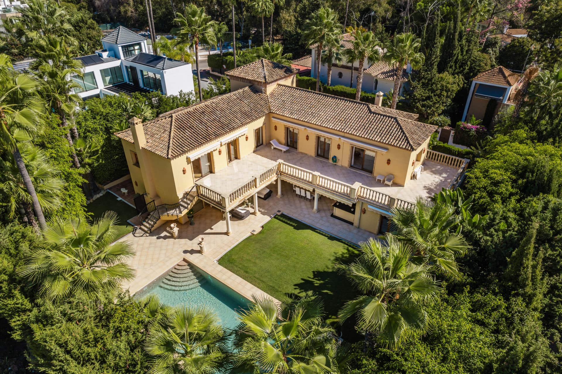 Classic Elegante Villa in Nueva Andalucia, Marbella – Luxus leben im Golf Valley — photo 1