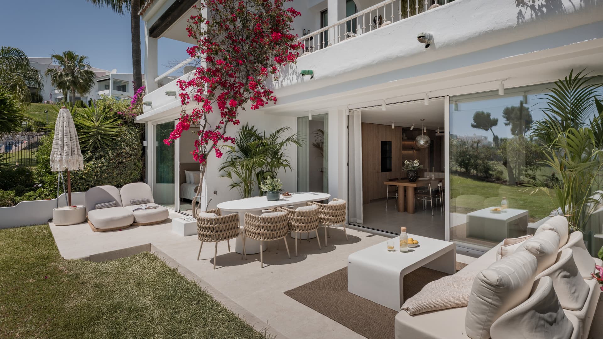 Elegant 4-slaapkamer appartement met uitzicht op de tuin in Nueva Andalucía — photo 1