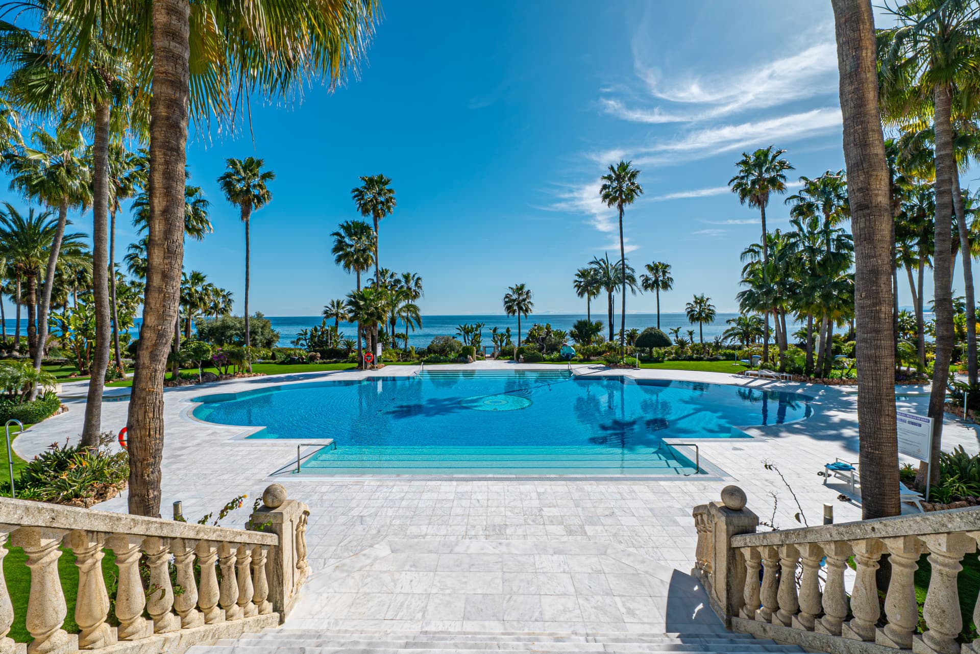 Strandwohnung in Las Dunas Park, Estepona – Luxus Coastal Living — photo 1