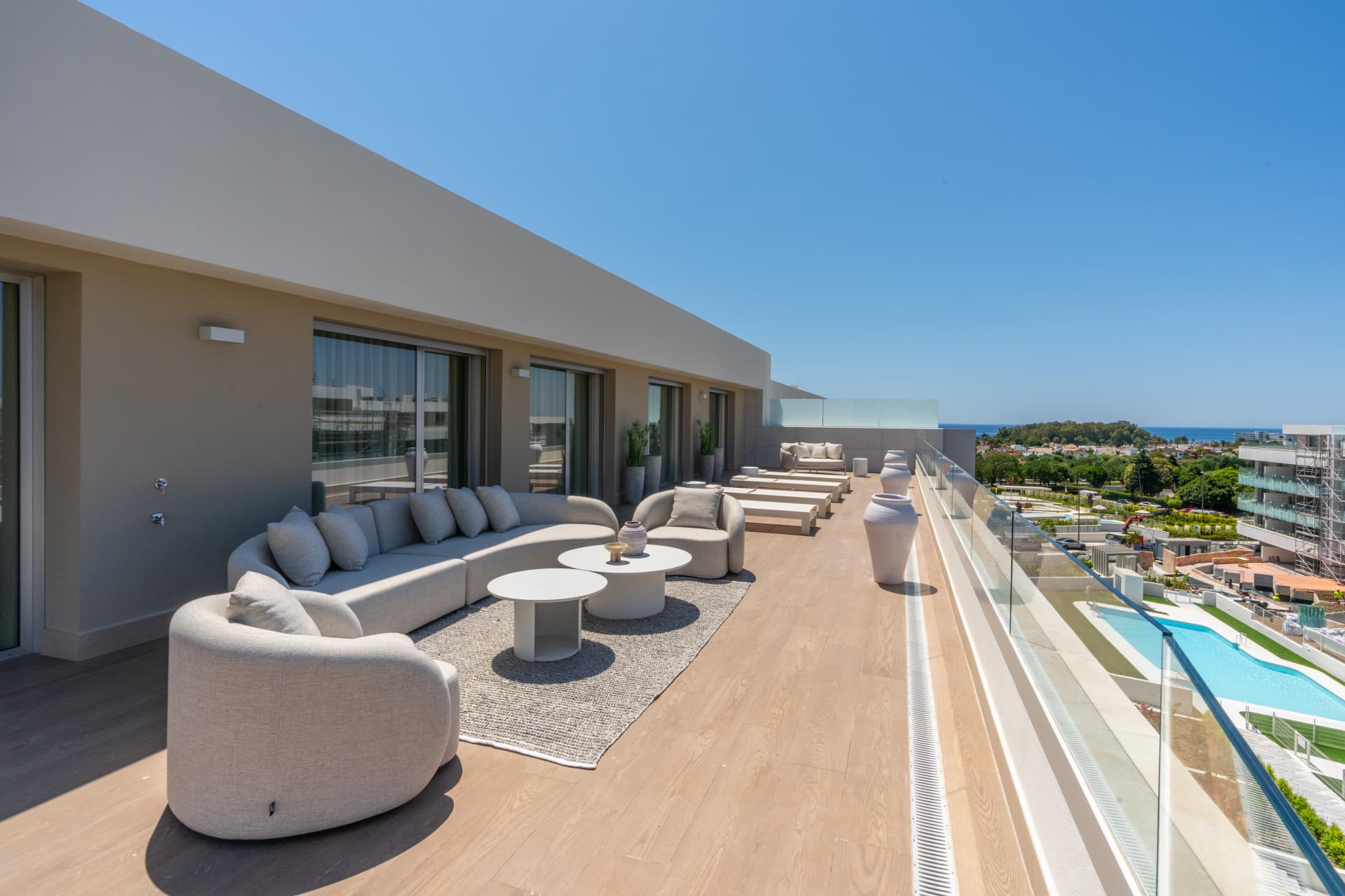Modernes Penthouse mit vier Schlafzimmern mit Panoramablick in San Pedro de Alcántara — photo 1