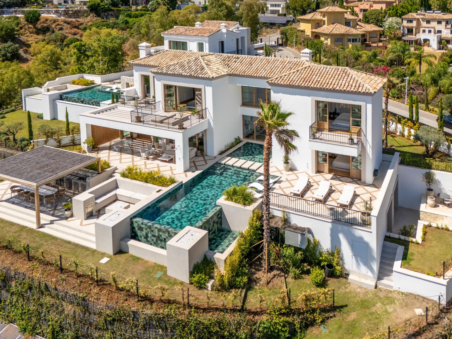 Außergewöhnliche 5-Schlafzimmer Luxusvilla mit Panoramablick auf das Mittelmeer in den Hügeln, Benahavis — photo 1