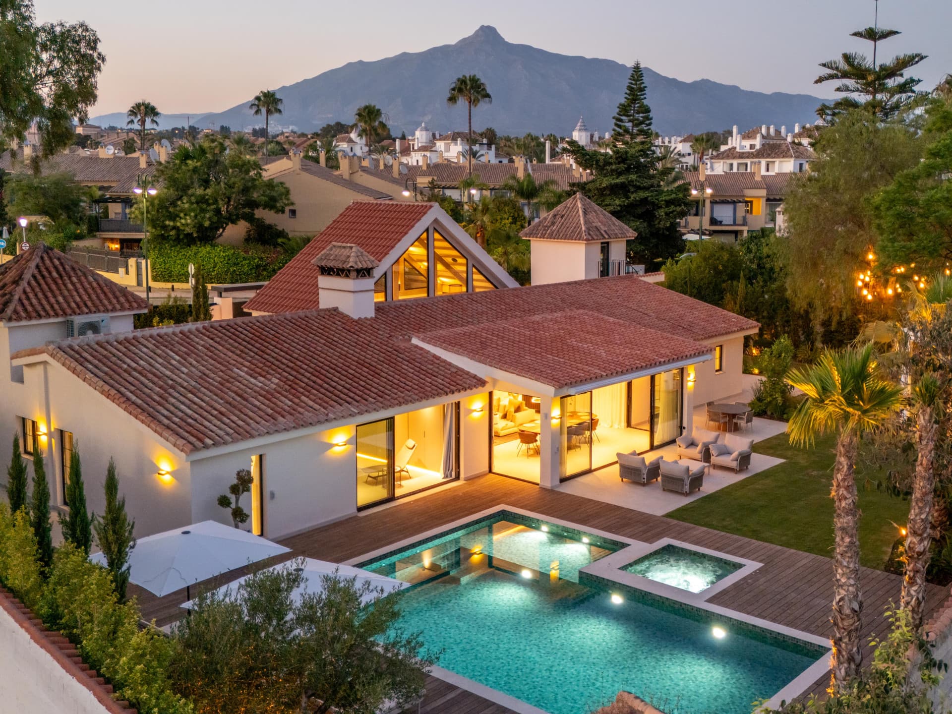 Uitzonderlijke villa aan het strand in Ventura del Mar, Marbella — photo 1