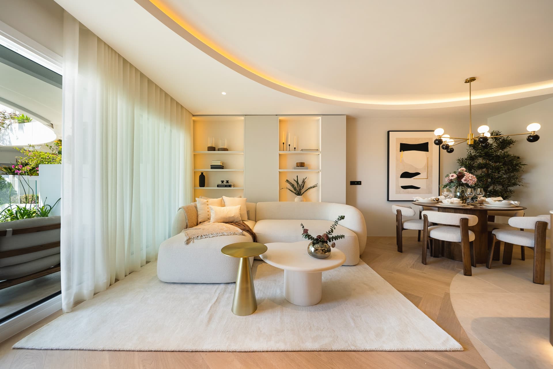 Exquisite Dreizimmerwohnung mit Panorama Blick in Marbella Goldene Meile — photo 1