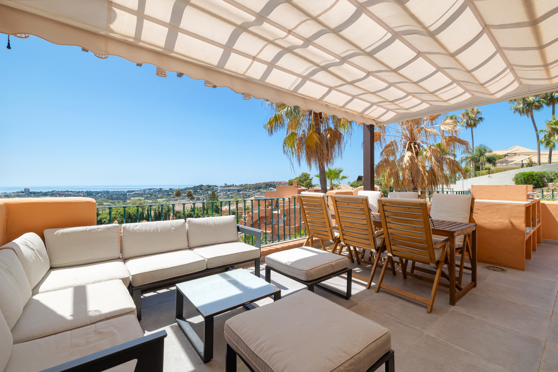 Luxe Penthouse met panoramisch uitzicht op zee in Les Belvederes, Nueva Andalucia — photo 1