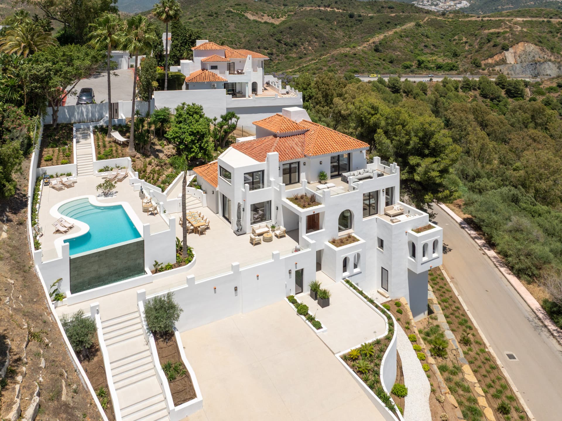 Prachtige mediterrane villa in Las Lomas de Nueva Andalucia met panoramisch uitzicht — photo 1