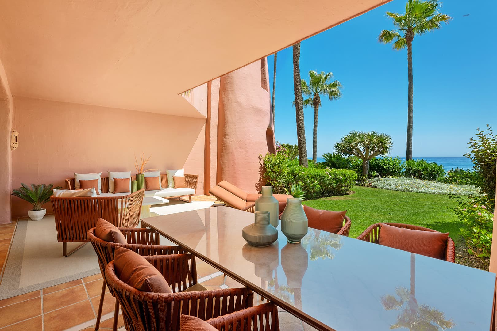 Exquise Beachfront Begane grond Appartement in Menara Beach, Estepona Oost — photo 1