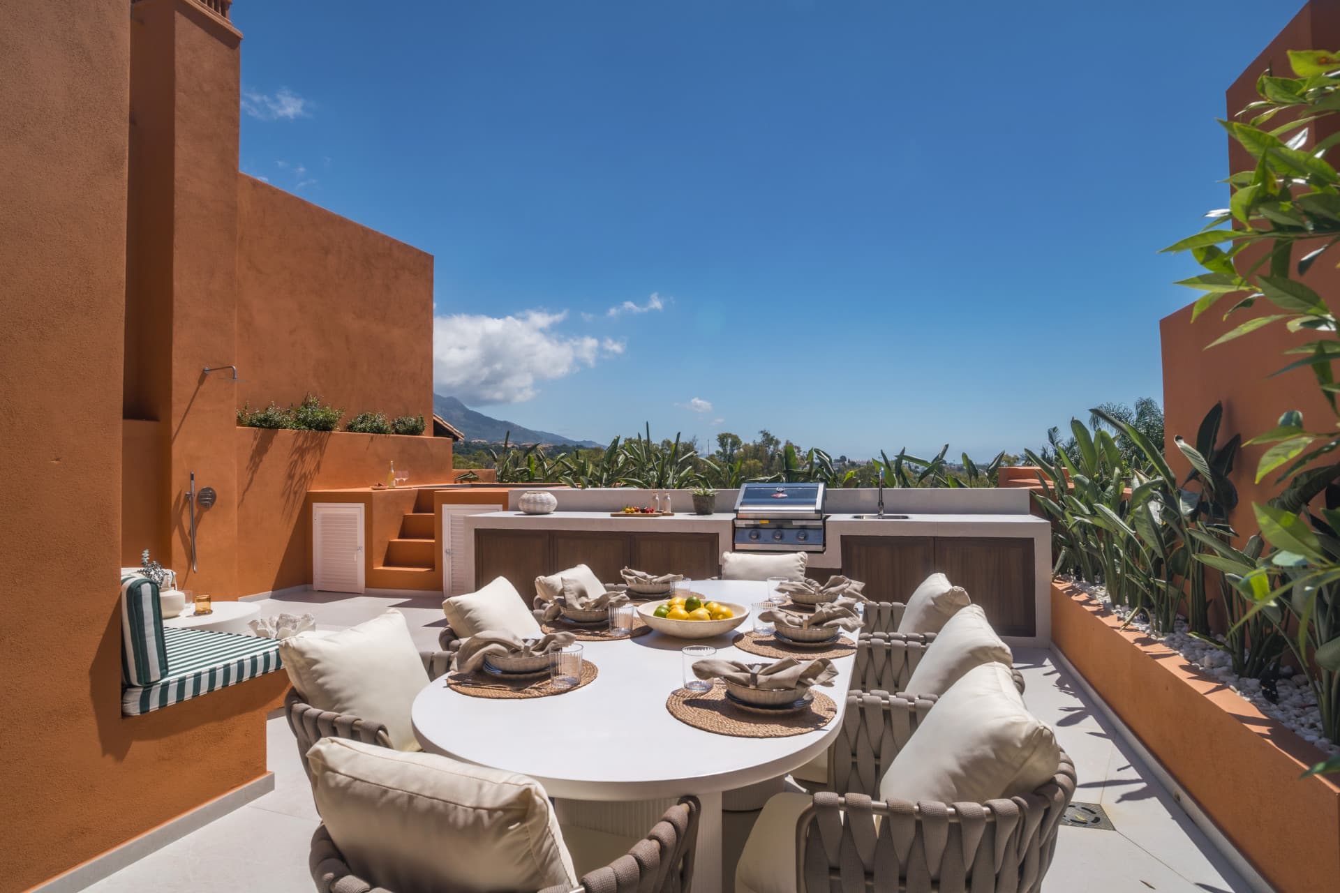 Elegante ático dúplex con vistas panorámicas en Nueva Andalucía — photo 1
