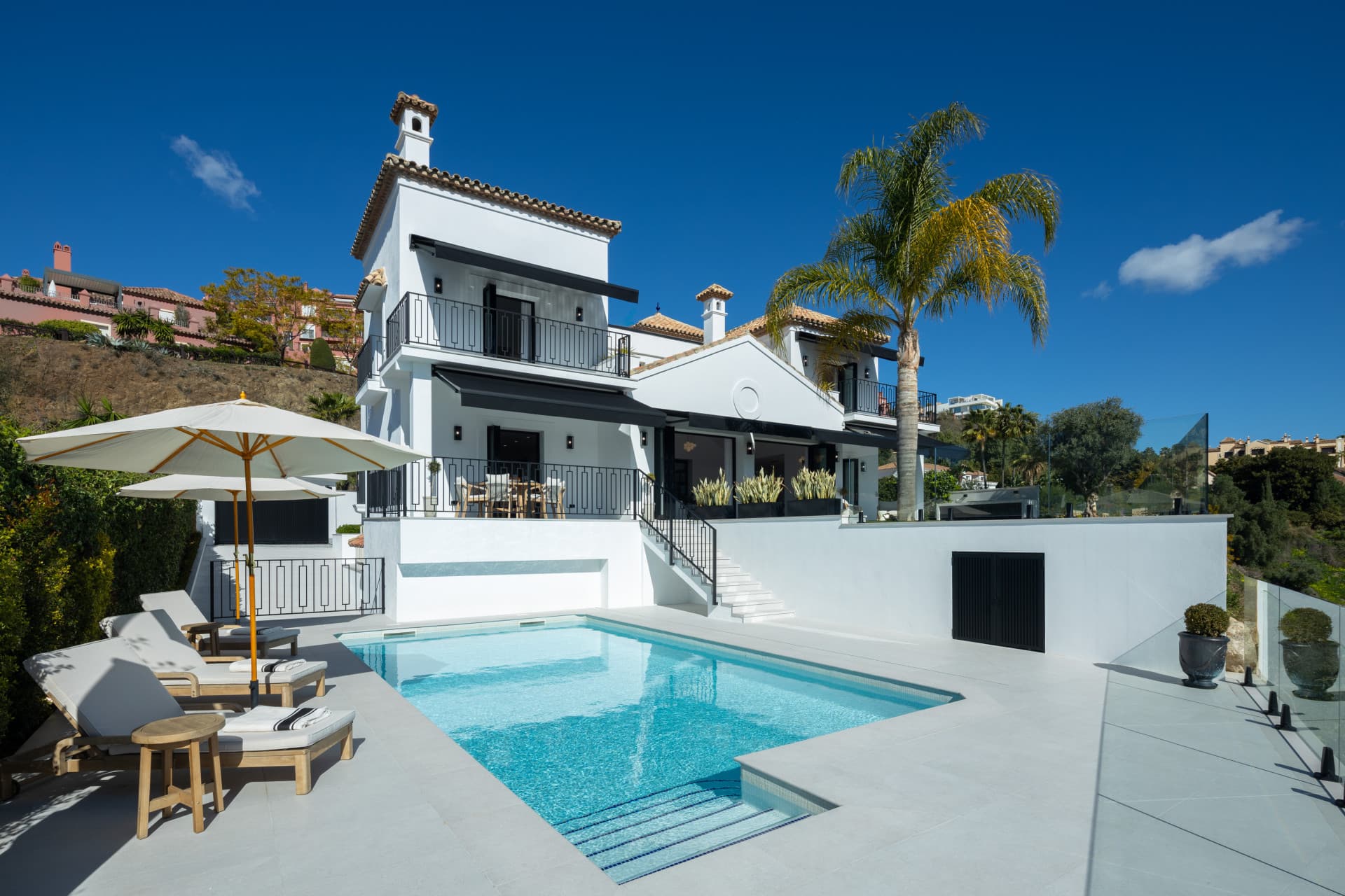 Prachtige 5-slaapkamer panoramische villa in La Quinta, Benahavis — photo 1