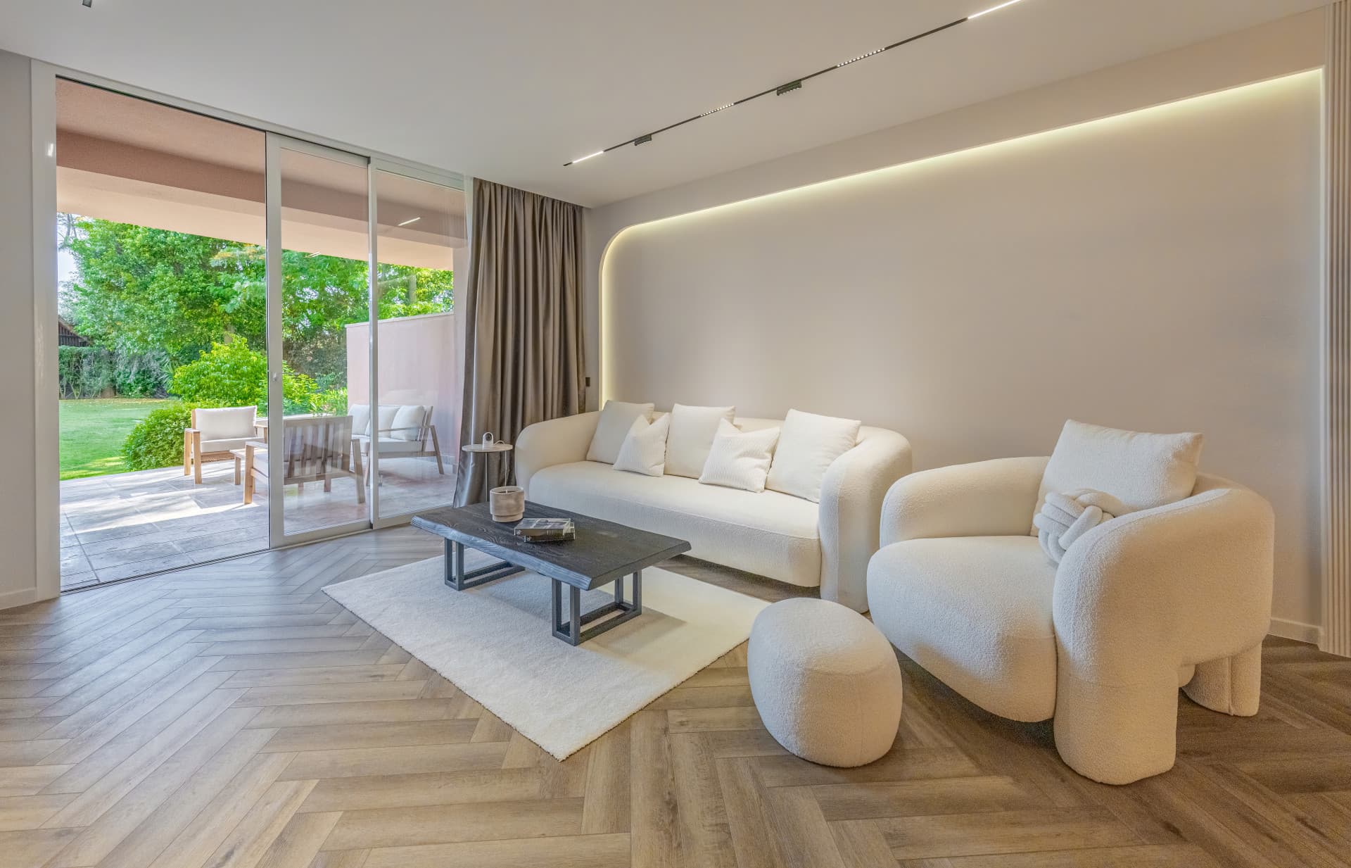 Onlangs gerenoveerd Ground Floor Apartment in Magna Marbella, Nueva Andalucia — photo 1