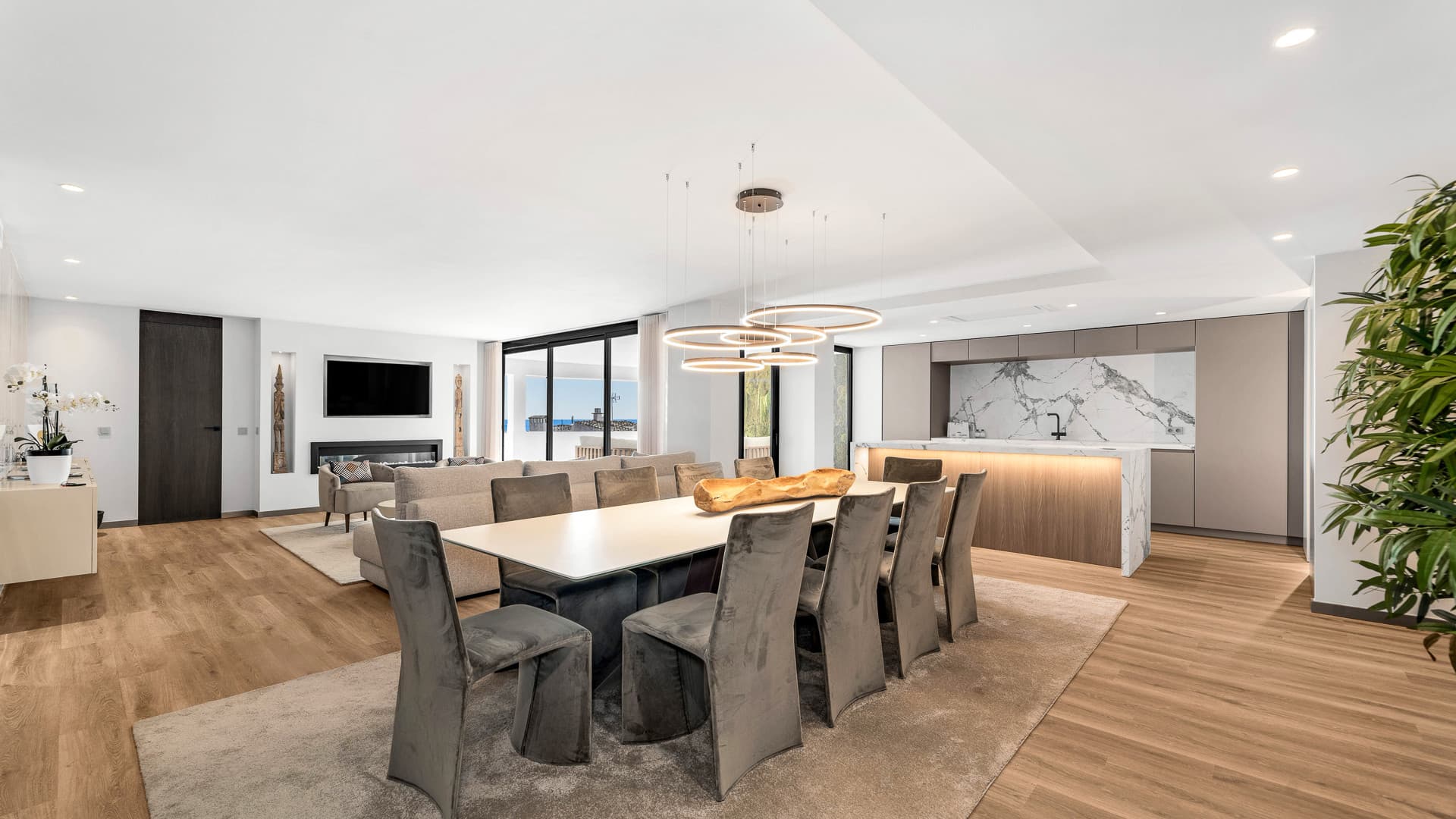 Lujoso Apartamento en Playa en Puerto Banus, Marbella — photo 1