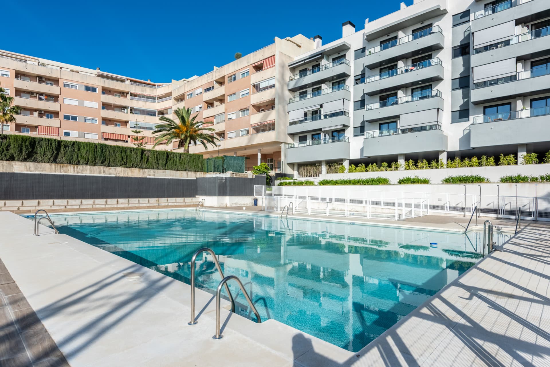Apartamento de 3 dormitorios a estrenar en Las Lagunas, Mijas Costa — photo 1