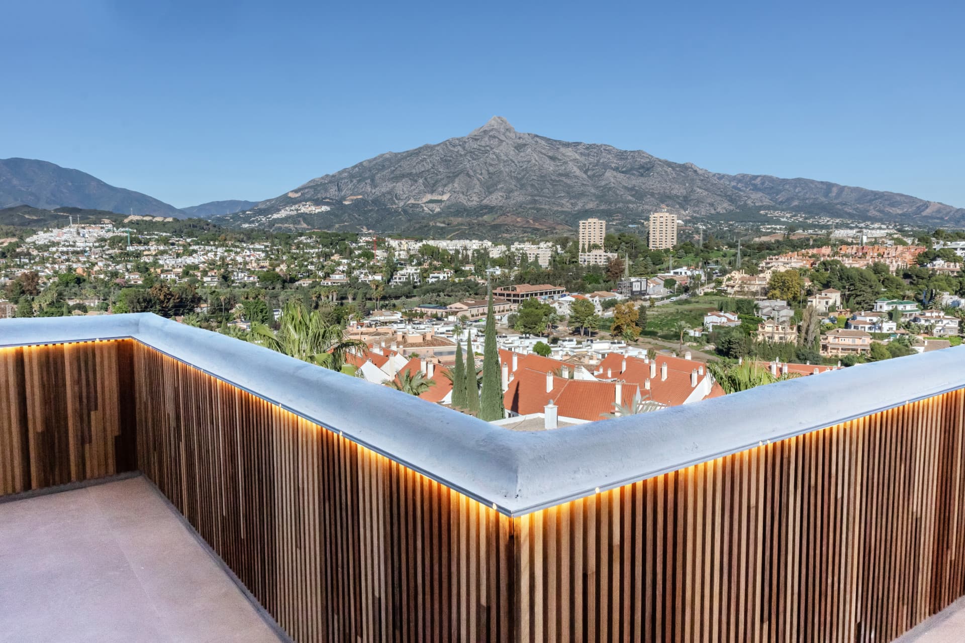 Onlangs gerenoveerd Penthouse Appartement in Jardines de Andalucia, Marbella — photo 1