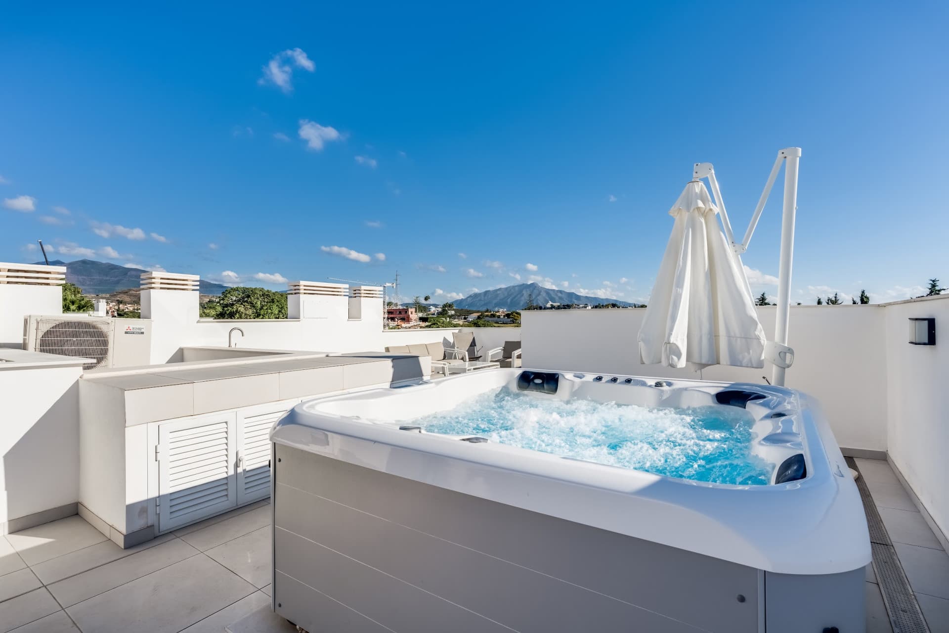 Hedendaagse vier-slaapkamer stadhuis met panoramisch uitzicht in Los Miradores del Sol, Estepona — photo 1