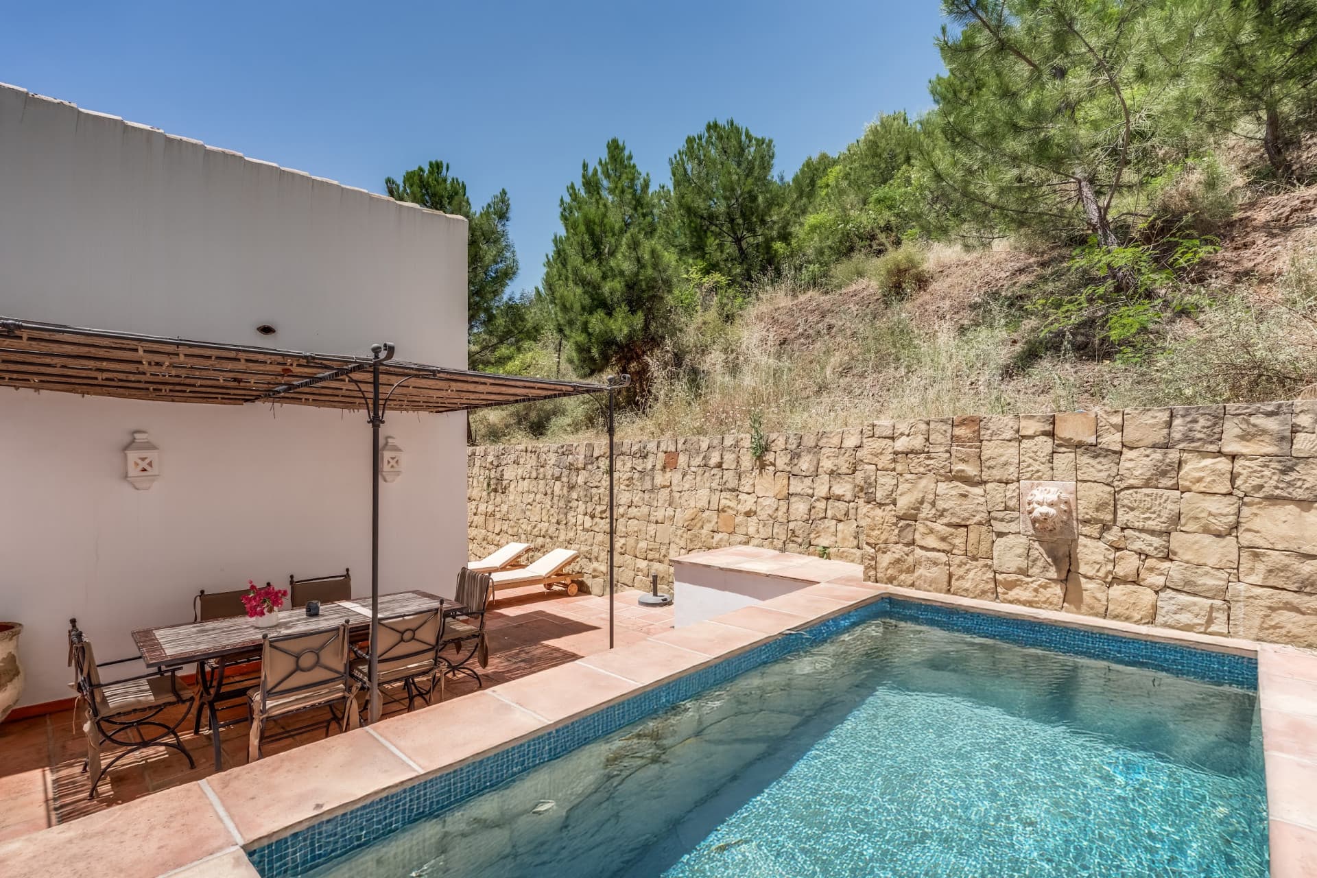 Charmante Erdgeschosswohnung mit privatem Pool in La Zagaleta, Benahavis — photo 1