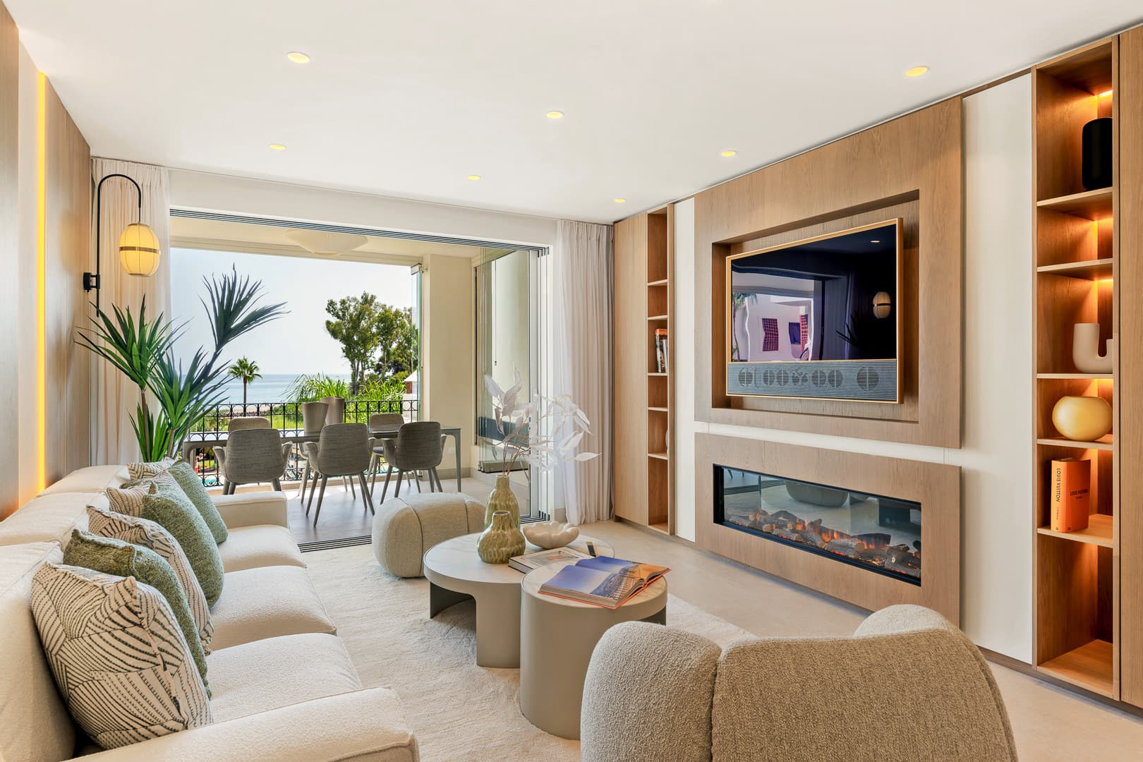 Modern Seafront Apartment in Prestigious Bahía del Velerín, Estepona East — photo 1