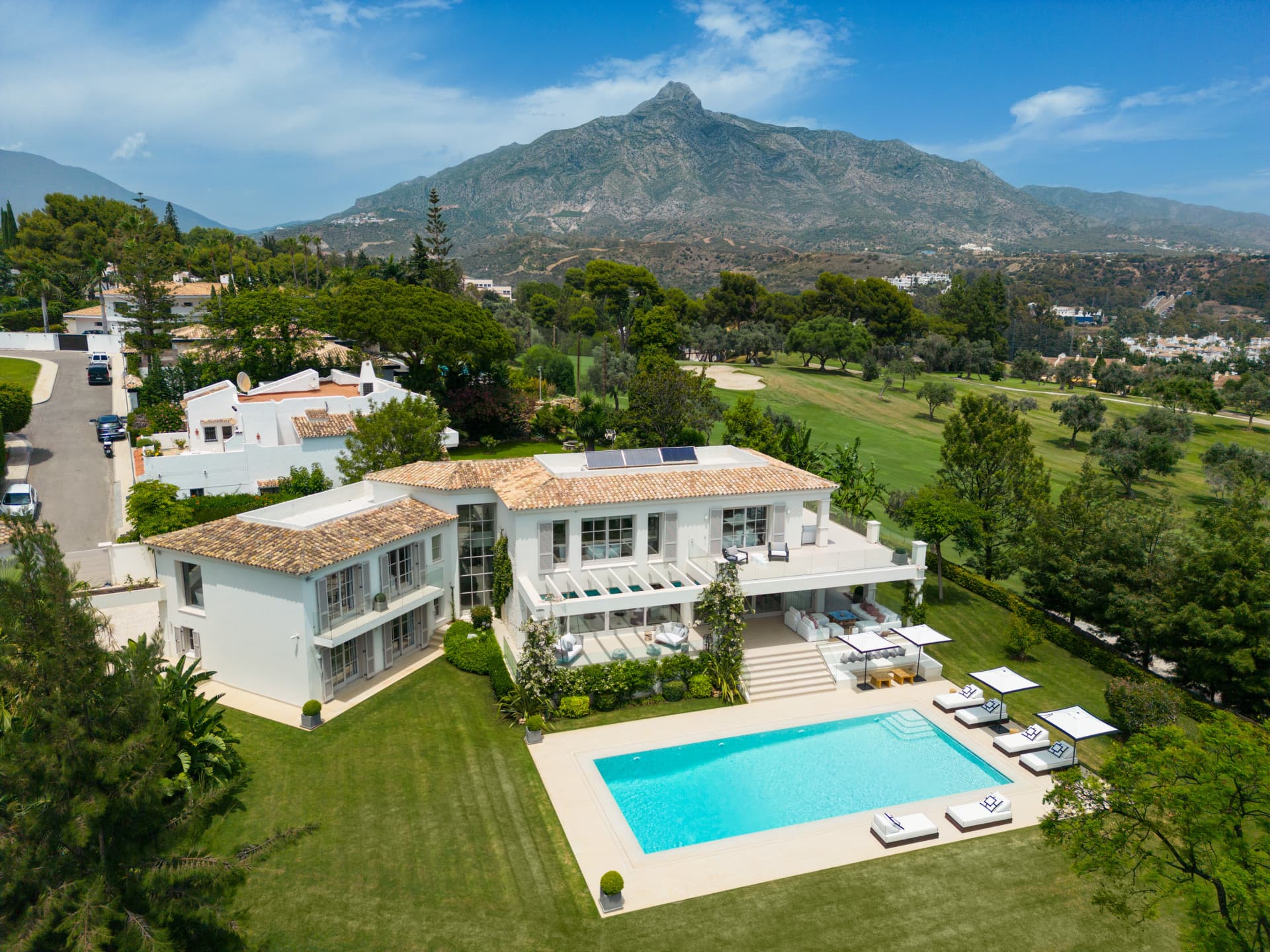Exquisito Villa de Primera Línea de Golf en Aloha, Nueva Andalucia — photo 1