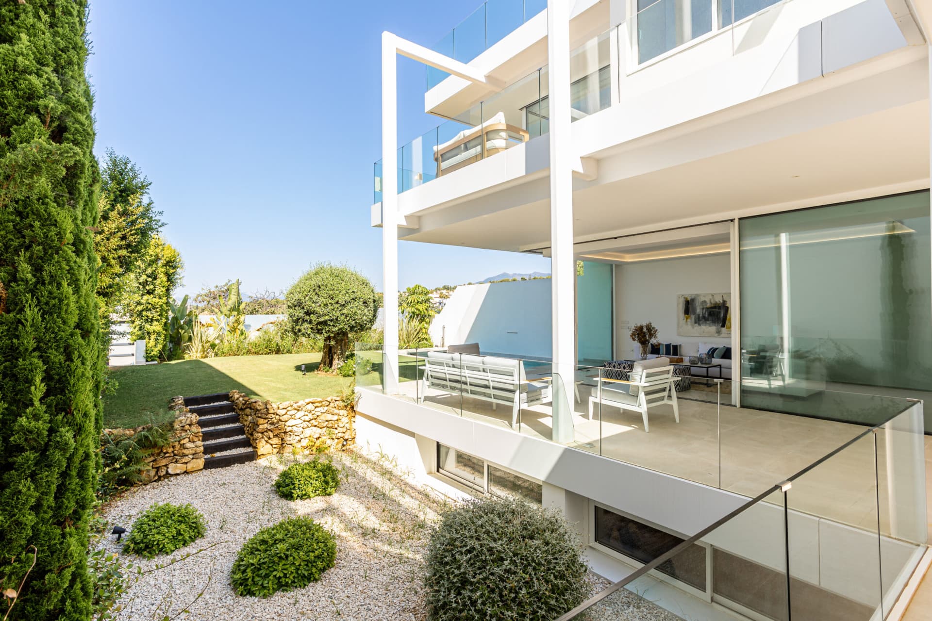 Außergewöhnliche moderne Villa in Valdeolletas, Marbella mit Panoramablick — photo 1