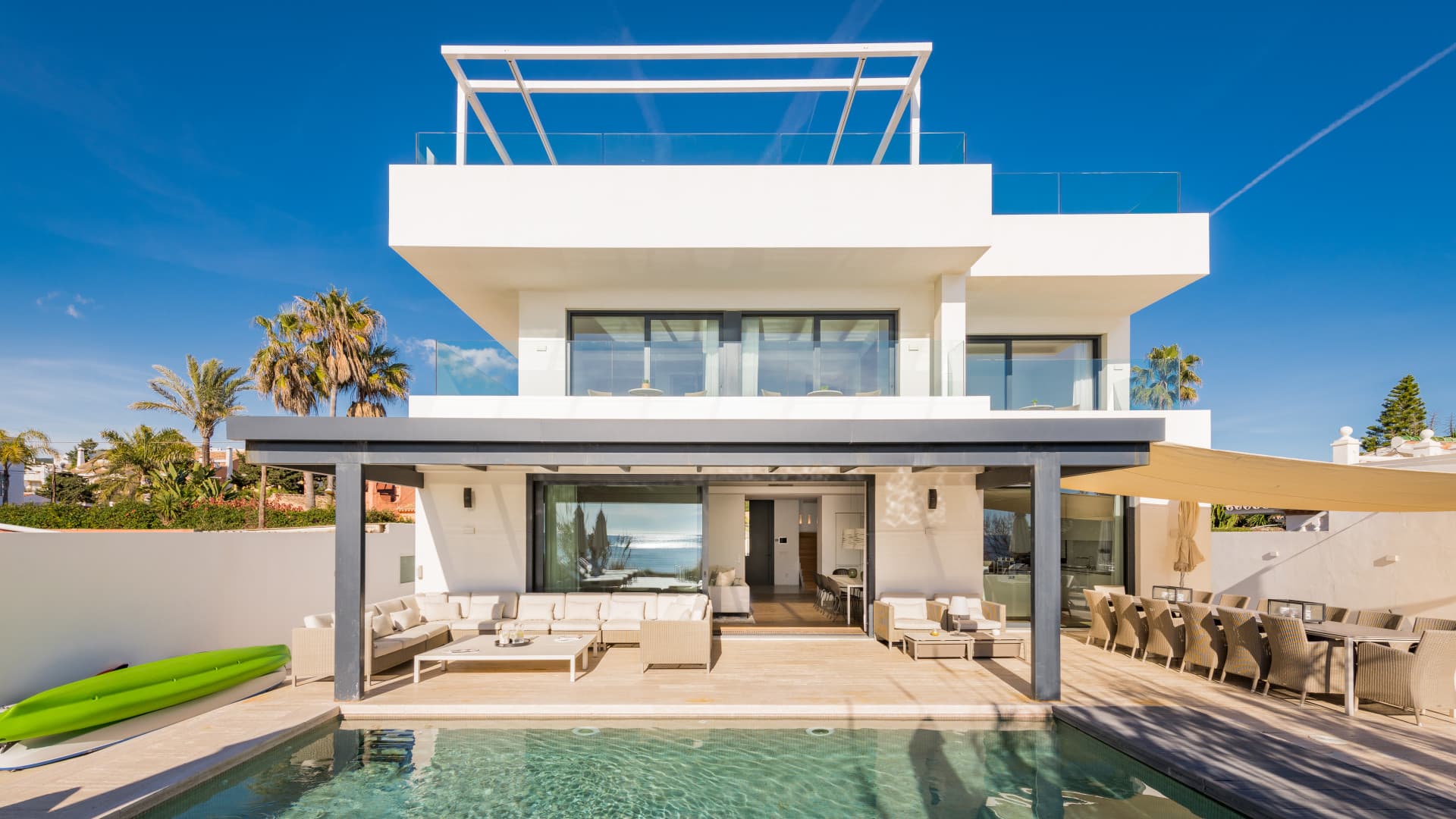 Luxurious First Line Beach Villa in Costabella, Marbella — photo 1