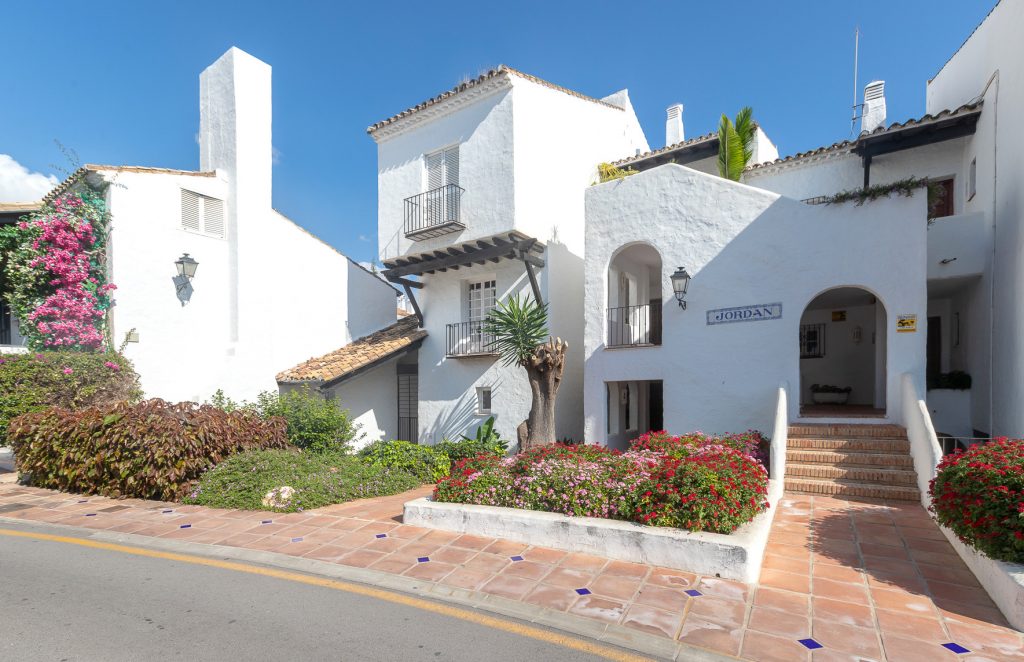 Apartment Puente Romano, Marbella Golden Mile - COSTA-00835P