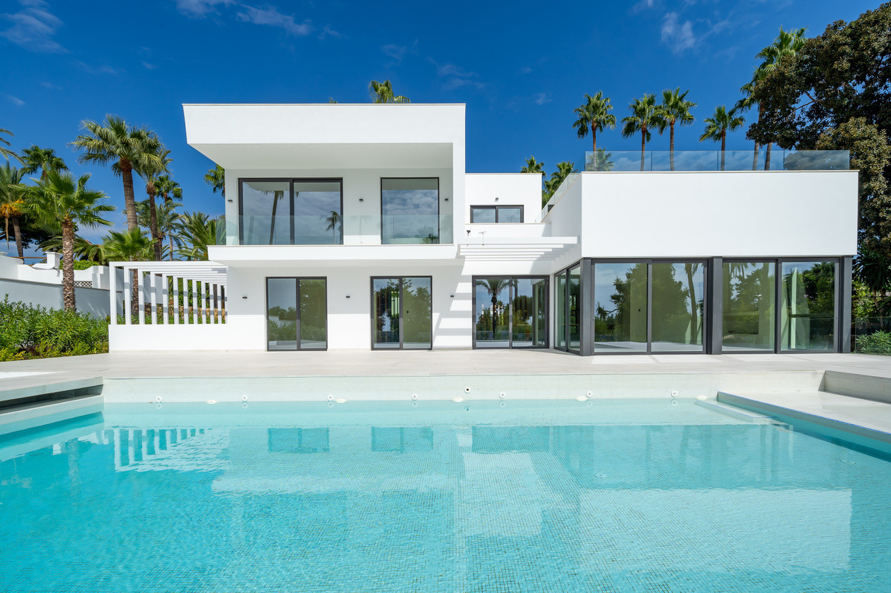 Villa Paraiso Medio, Estepona East - COSTA-00315P