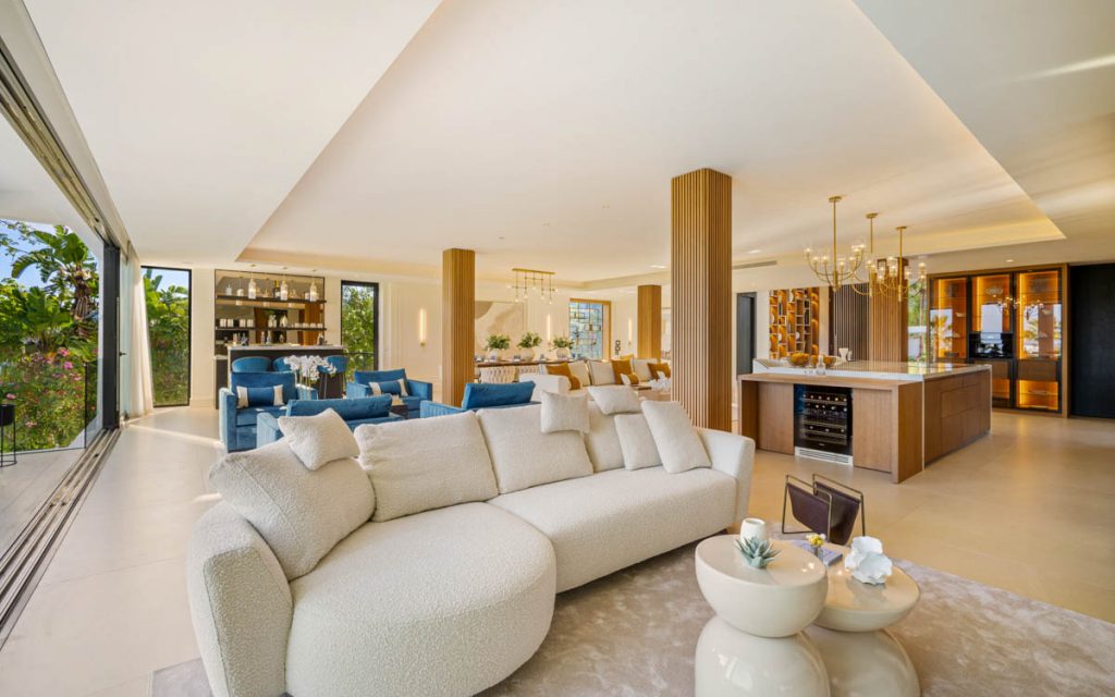 Buy a Villa in Nueva Andalucía