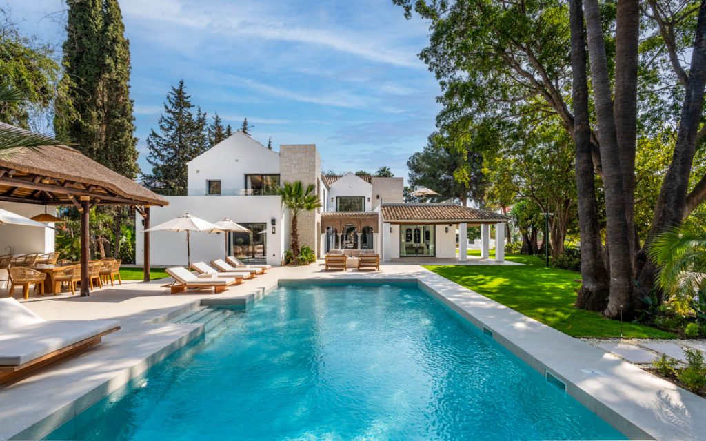 Een villa kopen in Nueva Andalucía