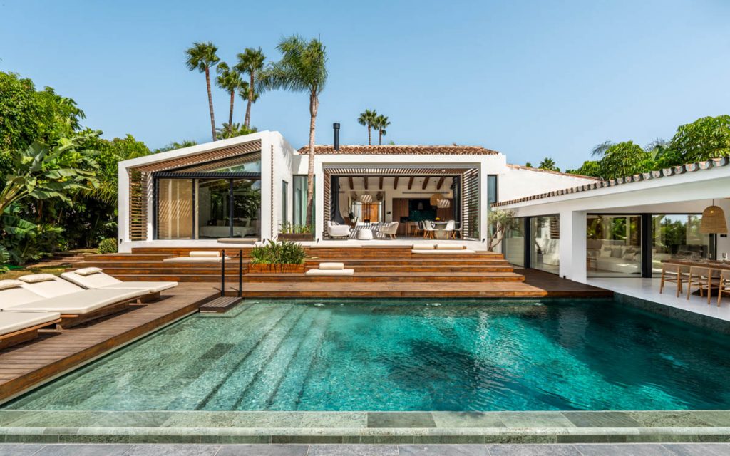 Featured villas for sale in Nueva Andalucía