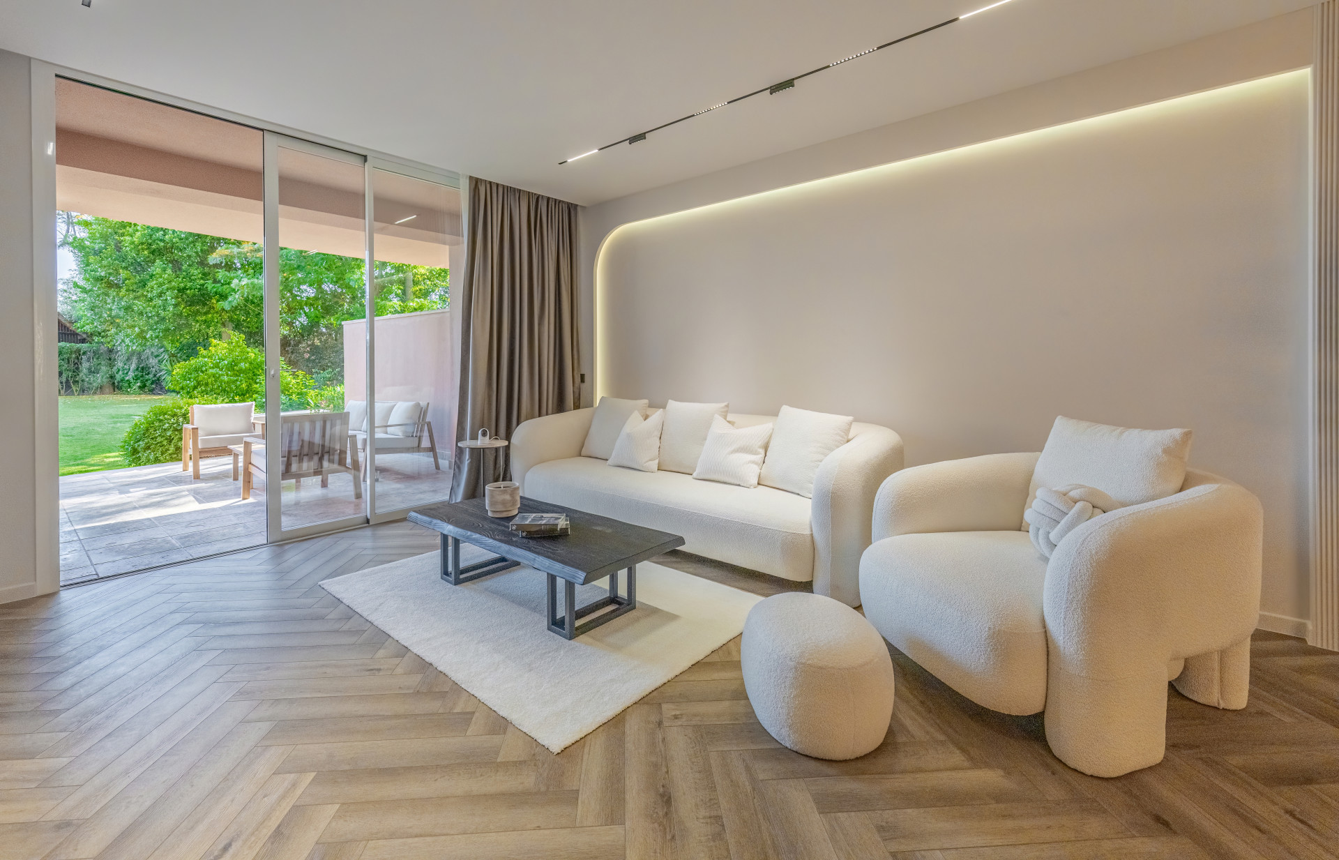 Ground Floor Apartment Magna Marbella, Nueva Andalucia - COSTA-01025P