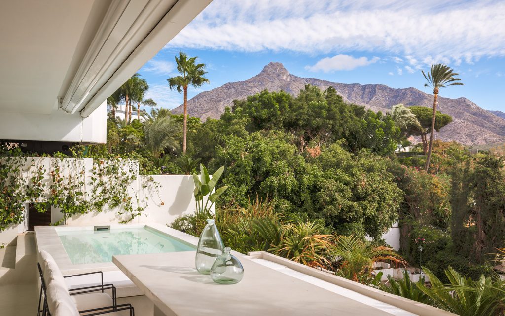 Apartment Las Terrazas de Las Lomas, Marbella Golden Mile - COSTA-01241P