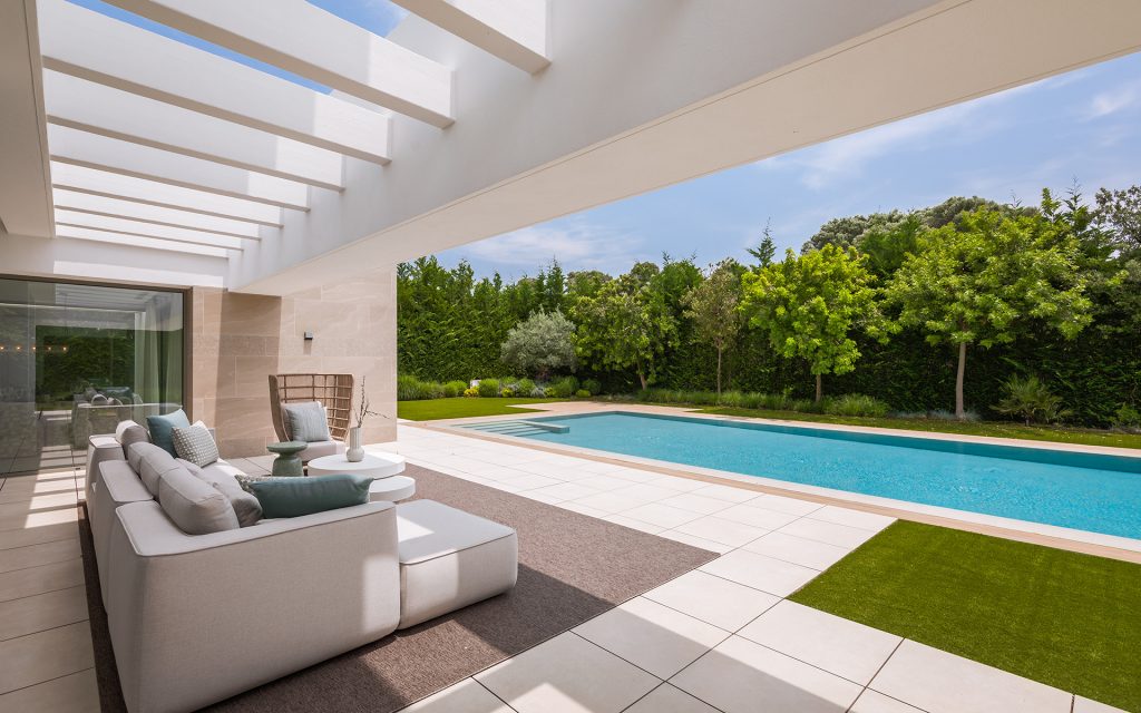 Villa El Paraiso, Estepona East - COSTA-01247P