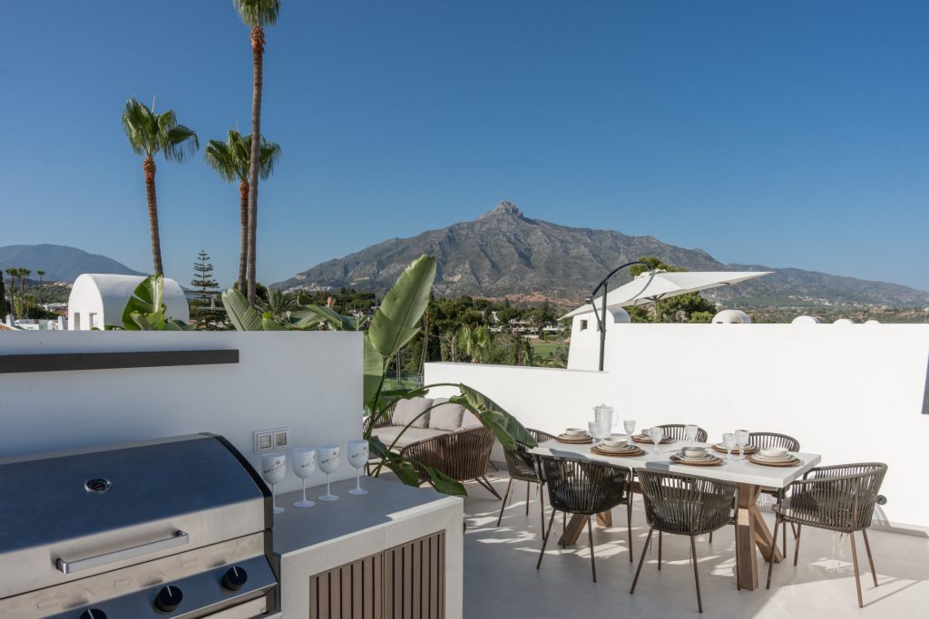 Duplex Penthouse Los Dragos, Nueva Andalucia - COSTA-01285P