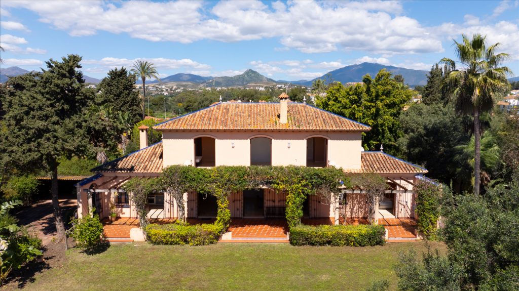 Villa Paraiso Barronal, Estepona East - COSTA-01320P