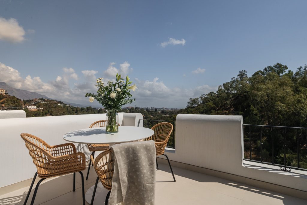 Apartment Los Almendros, Benahavis - COSTA-01372P