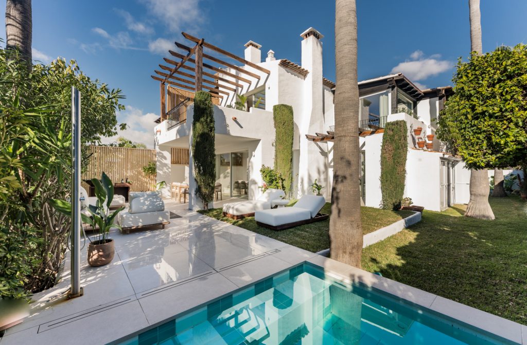 Semi Detached Villa Altos de Salamanca, Marbella Golden Mile - COSTA-01376P