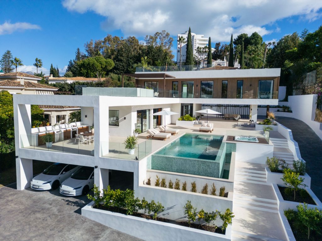 Villa El Paraiso, Estepona East - COSTA-01492P